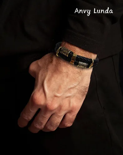 Vista 3 de Pulsera vikinga con brújula celta, brazalete de cuero trenzado negro de 14K bañado en oro para hombres, joyería de acero inoxidable 316L para mujer