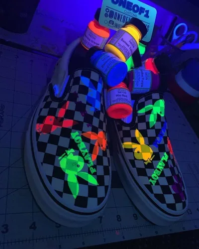 Vista 6 de Angelus Pintura acrílica neón para cuero, para zapatos, botas, chaquetas, arte, personalización, zapatillas, bolsas y más, Jamaican Joy - 4 onzas