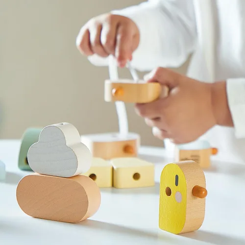 Vista 5 de Janod - Sweet Cocoon Thread Beads - 21 Birds, Wings and Clouds - Develops Fine Motor Skills - FSC Wooden Toy - Learning Game - From 24 Months, J04050