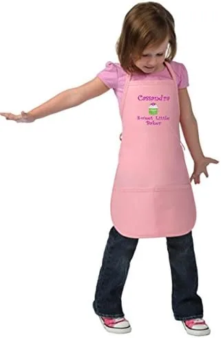Vista 3 de Delantal bordado personalizado Sweet Little Baker con nombre para niños, tallas para niños pequeños y niños, muy lindo, gran regalo