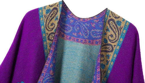 Vista 3 de Poncho con flecos, con estampado vintage, estilo retro, a la moda, para mujer. Capa, chal.