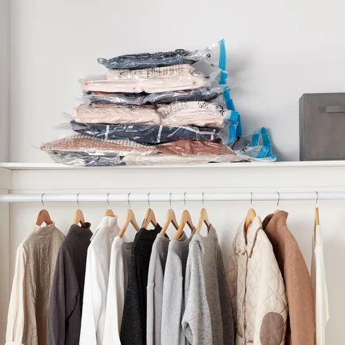 Vista 4 de Amazon Basics Bolsas de almacenamiento de compresión al vacío que ahorran espacio con bomba de mano para embalaje de ropa, paquete de 15, varios