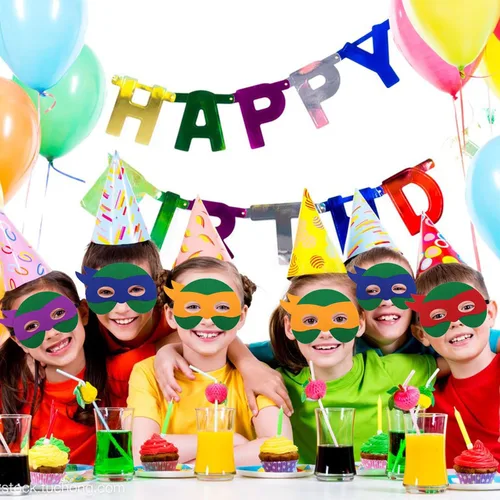Vista 2 de Paquete de 24 máscaras de superhéroes para fiestas infantiles, juego temático de superhéroes, suministros de fiesta de cumpleaños, personajes