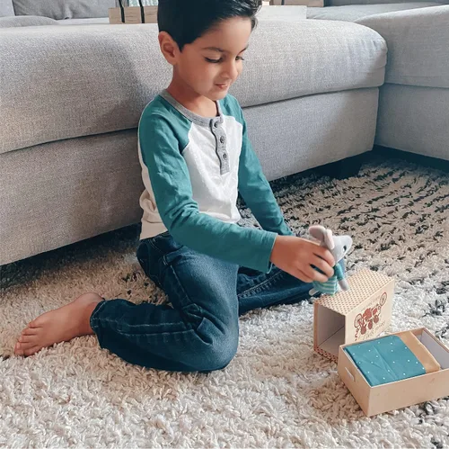 Vista 30 de Animales en cajas - Juego de manoplas el gatito con peluche y accesorios