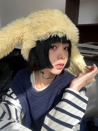 Vista 4 de Gorro para mujer, con orejas de conejo, de piel sintética, para invierno, cálido, para esquí, al aire libre, para invierno