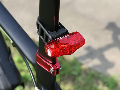 Vista 3 de CATEYE AMPP & ViZ - Kit combinado de luces para bicicleta recargables USB – IPX4 impermeable de alto lumen AMPP Opticube™ LED y luz de seguridad