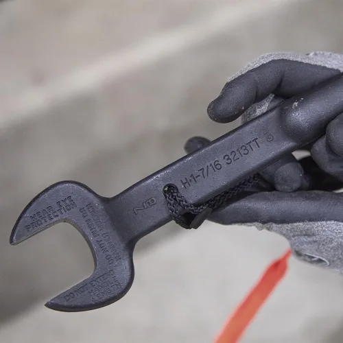 Vista 5 de KLEIN TOOLS 3213TT - Llave de construcción con agujero de sujeción, fabricada en Estados Unidos, apertura nominal de 1-7/16 pulgadas, perno de 7/8