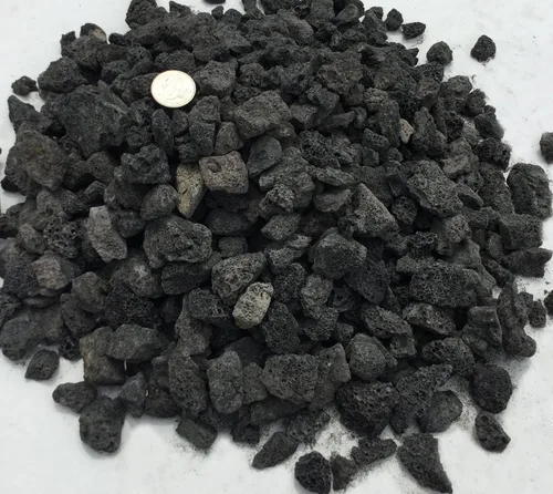 Vista 2 de Roca de lava negra, piedras de tamaño promedio de 1/2 pulgada, 12 cuartos de galón