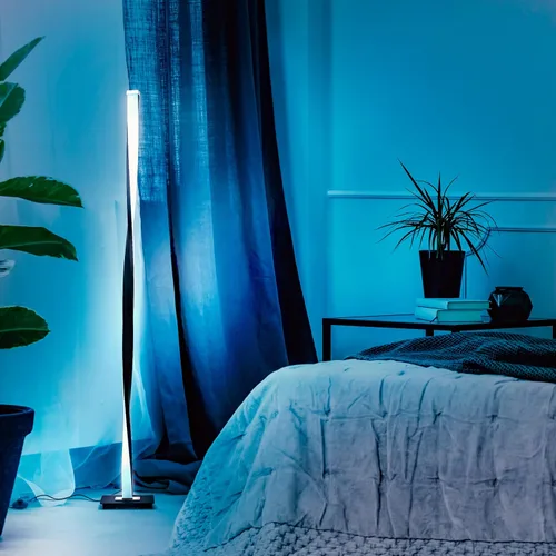 Vista 4 de Brightech Helix - Lámpara de pie LED moderna que cambia de color, lámpara de pie de 48 pulgadas de alto con gradiente de color RGB y poste