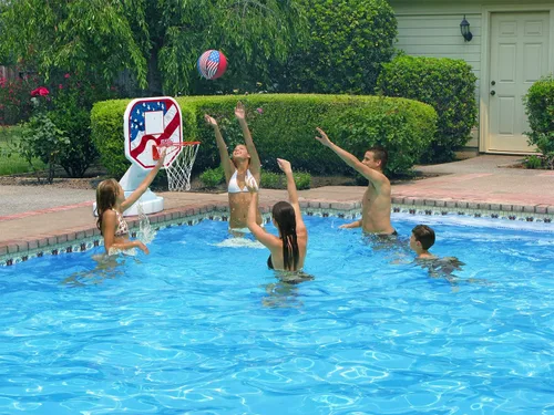 Vista 6 de Poolmaster 72830 USA Competition - Juego de baloncesto junto a la piscina, azul 34 pulgadas de ancho x 45 pulgadas de alto x 38 de profundidad