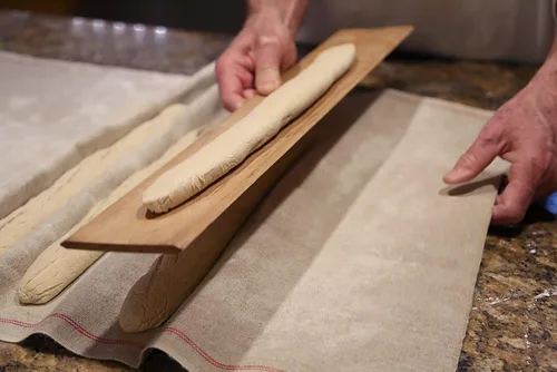 Vista 3 de Breadtopia Baguette Pan Flipping Board (cáscara de transferencia de masa)