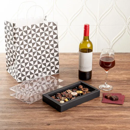 Vista 7 de Restaurantware Cajas rectangulares de chocolate de papel negro, paquete de 100