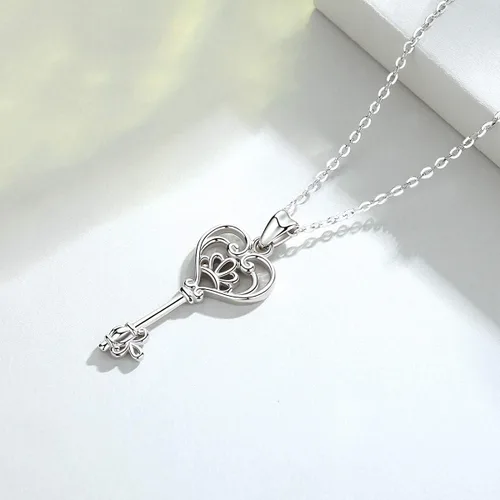 Vista 3 de EUDORA Collar de plata de ley 925 con moneda Hécate, Athena, Perséfono, Nyx, diosa de la luna triple, diosa celta, rueda de Hécate, llave, regalo