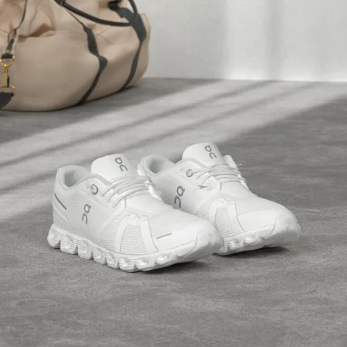 Vista 2 de ON - Tenis Cloud 5 para mujer, Todo blanco