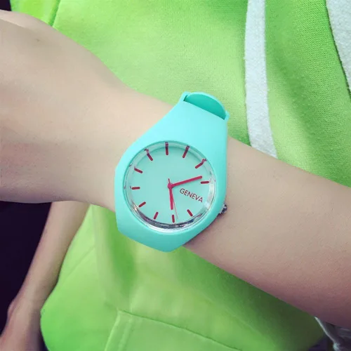 Vista 4 de CdyBox Hombres Mujeres Silicona Band Relojes de pulsera Jelly Colorful Reloj de pulsera analógico deportivo al por mayor (paquete de 10), Moderno