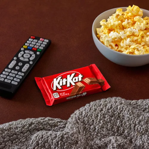 Vista 5 de Kit Kat - Barras de caramelo de chocolate con leche y oblea, 1.5 onzas (36 unidades)