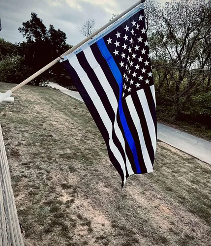 Vista 2 de PQXJKG Paquete de 2 banderas de Estados Unidos de línea azul fina azul de 3 x 5 pies, banderas de policía estadounidense de doble costura