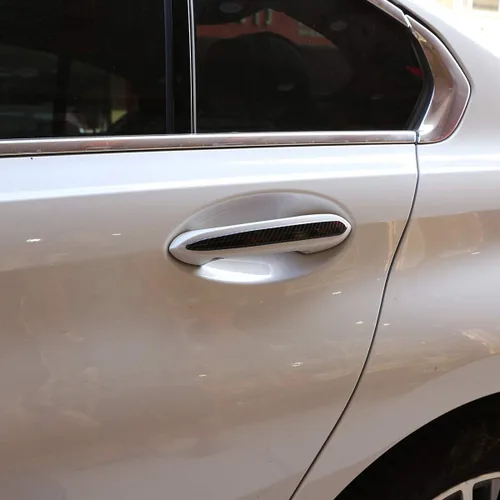 Vista 3 de YIWANG Tiras adhesivas para manija de puerta de automóvil estilo fibra de carbono, accesorios exteriores para BMW Serie 3 G20 G28 2019 2020,5 Series