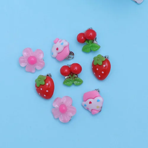 Vista 8 de Pendientes colgantes de clip en la oreja 4 pares de aretes de acrílico de dibujos animados de acrílico lindo flor de fruta fresa cereza helado