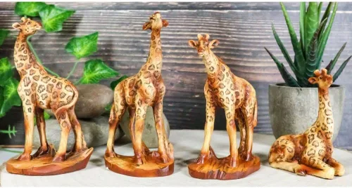 Vista 4 de Juego de 4 figuras miniatura de jirafa de 4 poses de 3.5 pulgadas de altura, decoración del hogar