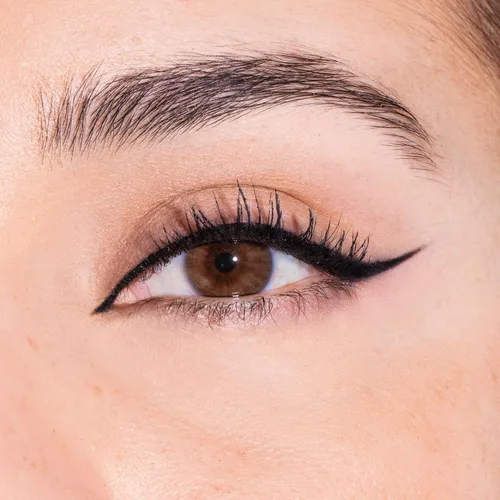 Vista 6 de Milani Delineador de ojos Stay Put Infinite para líneas nítidas y precisas, color negro