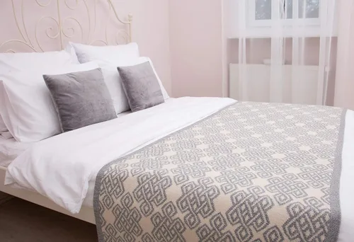 Vista 2 de SAOL Bufanda de cama de punto suave para sofá, cama, corredor, funda decorativa de mezcla de lana (gris, Queen, 80 x 32 pulgadas)