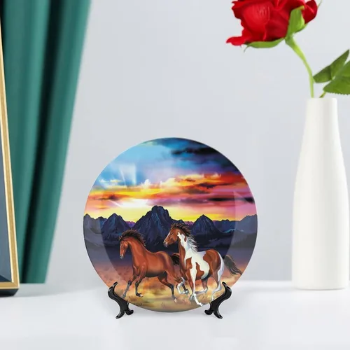 Vista 6 de XISUNYA Plato decorativo de porcelana redonda occidental de 6 pulgadas, diseño de caballos salvajes corriendo al atardecer, paisaje rústico, adorno