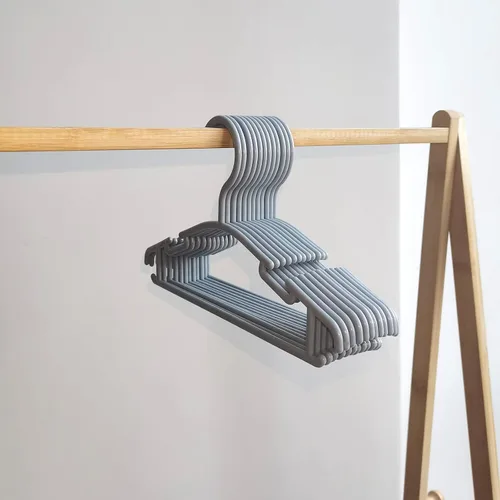 Vista 6 de GoodtoU Perchas de plástico para bebés, color gris, paquete de 60, resistentes y duraderas, ideales para ropa de niños