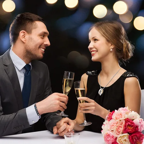 Vista 2 de Juego de 8 piezas de collar y pulseras a juego para mujeres y hombres, para ella, rey, su reina, te amo, corona de corazón, novio, novia, regalo
