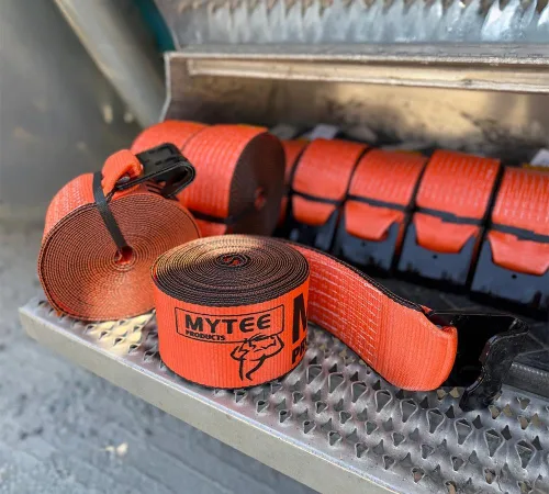Vista 7 de Correas de cabrestante Mytee Products de 4" x 30' - Correa de amarre resistente a la abrasión naranja para carga con gancho plano WLL# 6670 lbs