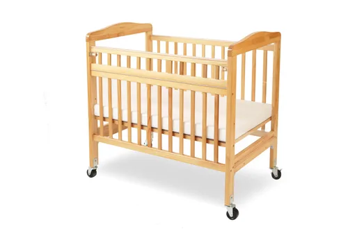 Vista 2 de LA Baby - Cuna compacta de madera no plegable con puerta de seguridad, natural