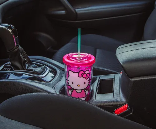 Vista 7 de Toynk Sanrio Hello Kitty Berry - Vaso de plástico para carnaval, vaso de viaje con tapa y popote reutilizable, capacidad para 20 onzas