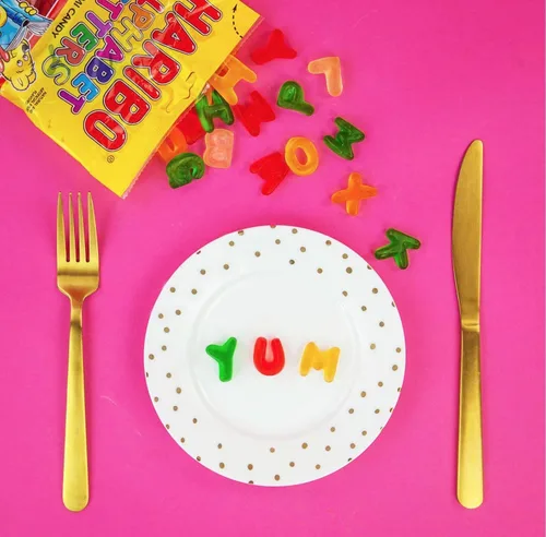 Vista 2 de HARIBO Caramelos de goma, letras del alfabeto, bolsa de 5 onzas (paquete de 12)