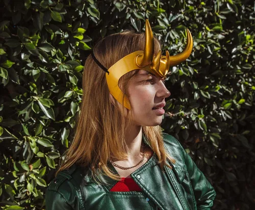 Vista 7 de Replica de la corona del presidente Loki de Marvel