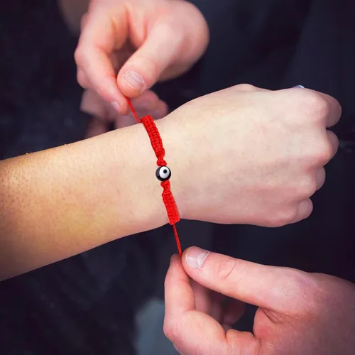 Vista 13 de SUMMER LOVE Handmade Jewelry Evil Eye Bracelets with Card,Black Red String Bracelets Kabbalah Protection Luck Amulet for Women Men Friends Pulseras