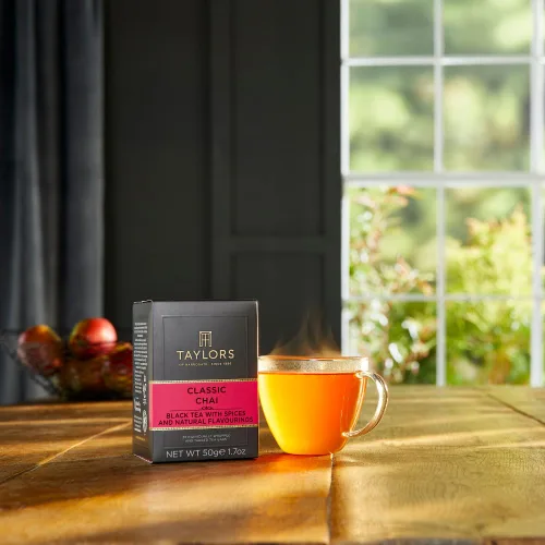 Vista 5 de Taylors of Harrogate Classic Chai, té negro, bolsas envueltas individualmente, 20 unidades (paquete de 1), especiado, aromático y cálido