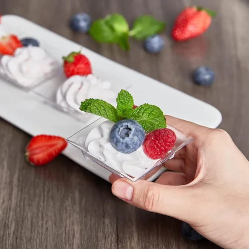 Vista 6 de Mini platos cuadrados de postre con cucharas, 1 onza Small Plastic Appetizer Plates, Individual Party Serving Trays, Tiny, or Hors D'oeuvres