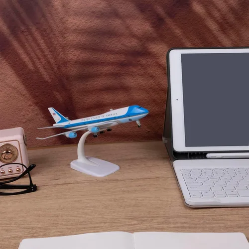 Vista 3 de Modelo de avión 1:300 Escala American Plane Air Force One B747 Modelo Modelo de avión para regalo y decoración