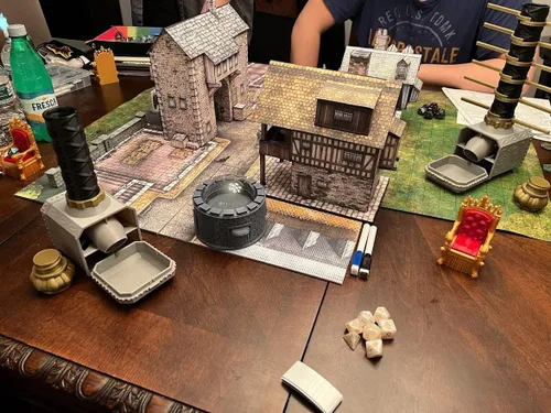 Vista 4 de MunnyGrubbers - Torre de dados de martillo - (Juego de dados D20 aleatorios de 7 piezas incluido) - Soporte para dados - DiceRoller - Accesorio