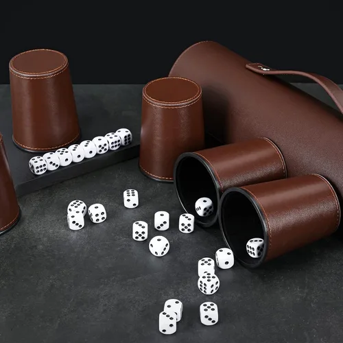 Vista 9 de Party Games - Juego de tazas de dados de cuero, 5 tazas de dados negros + 25 dados + funda exclusiva de almacenamiento y transporte hecha