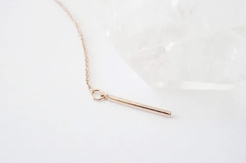 Vista 5 de HONEYCAT Lariat - Collar de barra en oro oro rosa o plata Joyería delicada