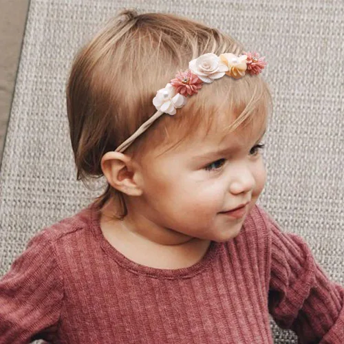 Vista 6 de Utaly Diadema de flores para bebés y niñas, 3 piezas, elástica, corona floral, recién nacida, accesorios para el cabello Estilo 1