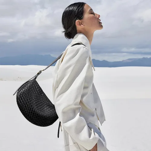 Vista 2 de BOSTANTEN Bolso Hobo de cuero tejido