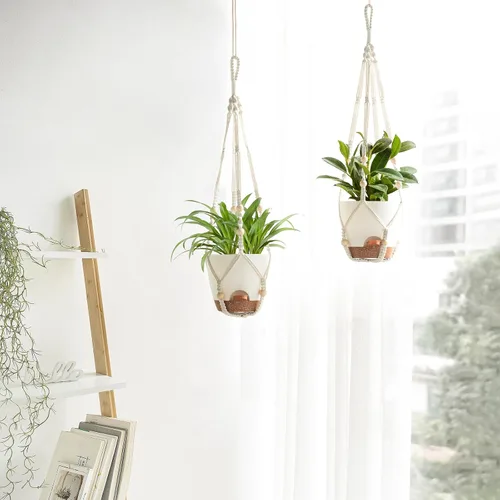 Vista 3 de Mkono Macetas colgantes de 6.5 pulgadas, colgadores de macramé con macetas de riego automático para interiores, juego de 2 cestas colgantes