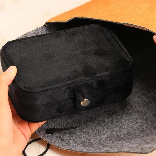 Vista 6 de Fixwal Joyero pequeño de viaje, joyero de viaje, organizador de joyas de terciopelo de felpa para mujeres y niñas, joyero portátil con espejo
