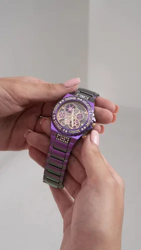 Vista 8 de GUESS Clear-Cut Bracelet Watch