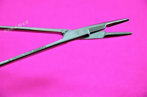 Vista 2 de 1 portaagujas alemán premium de 5.5 pulgadas 5.5 in con serraje OLSEN HEGAR CON ANILLOS OROS, INSTRUMENTOS VETERINARIOS INOXIDABLES CYNAMED