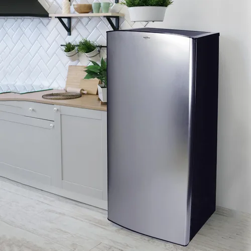 Vista 2 de Koolatron Refrigerador compacto con congelador, acero inoxidable, capacidad de 6.2 pies cúbicos (176 litros), para aperitivos, comidas congeladas