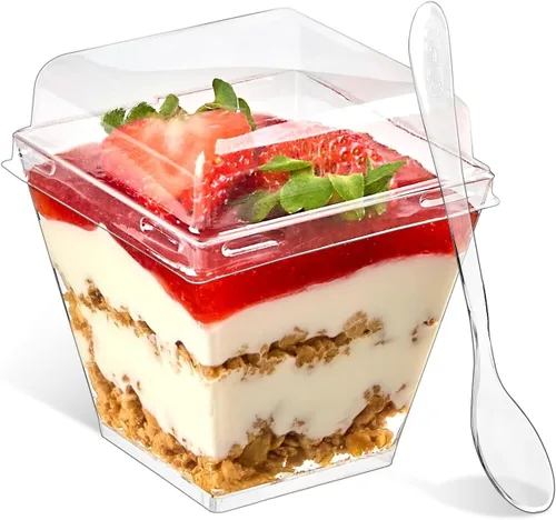 Vista 8 de Mini tazas de postre de 2 onzas con tapas y cucharas, paquete de 100 vasos de plástico para postres pequeños vasos cuadrados para servir fiestas