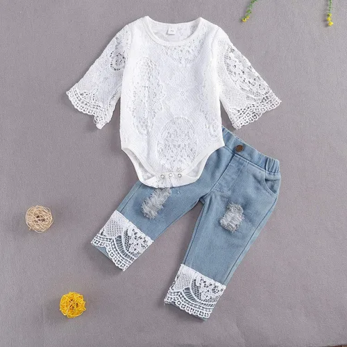 Vista 2 de Pivanzore Conjunto de ropa para bebé niña con encaje blanco ahuecado de manga larga + pantalones de mezclilla rasgados